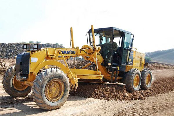 komatsu-gd555